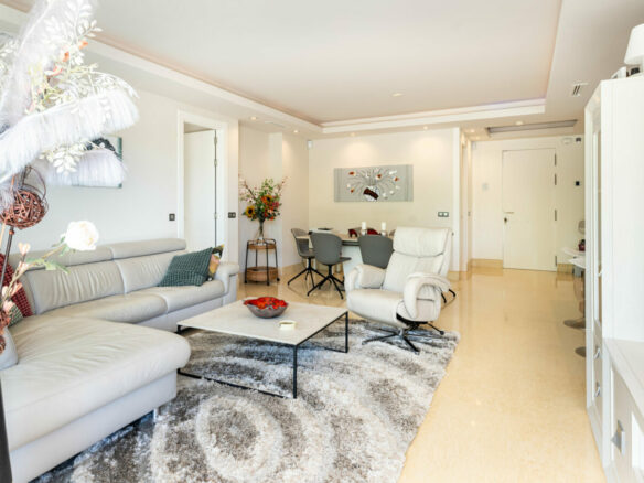 FOR SALE 🏡 Ground-Floor Three-Bedroom Apartment with 89 m² Terrace in a Gated Golf Resort – Arrayanes Golf, Benahavís 🇪🇸