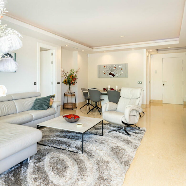 FOR SALE 🏡 Ground-Floor Three-Bedroom Apartment with 89 m² Terrace in a Gated Golf Resort – Arrayanes Golf, Benahavís 🇪🇸