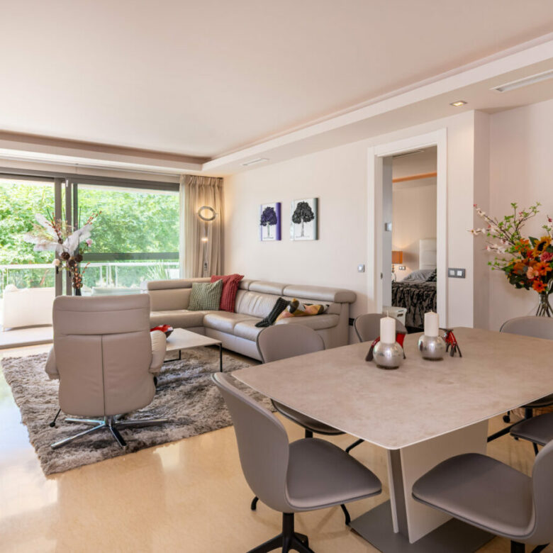 FOR SALE 🏡 Ground-Floor Three-Bedroom Apartment with 89 m² Terrace in a Gated Golf Resort – Arrayanes Golf, Benahavís 🇪🇸
