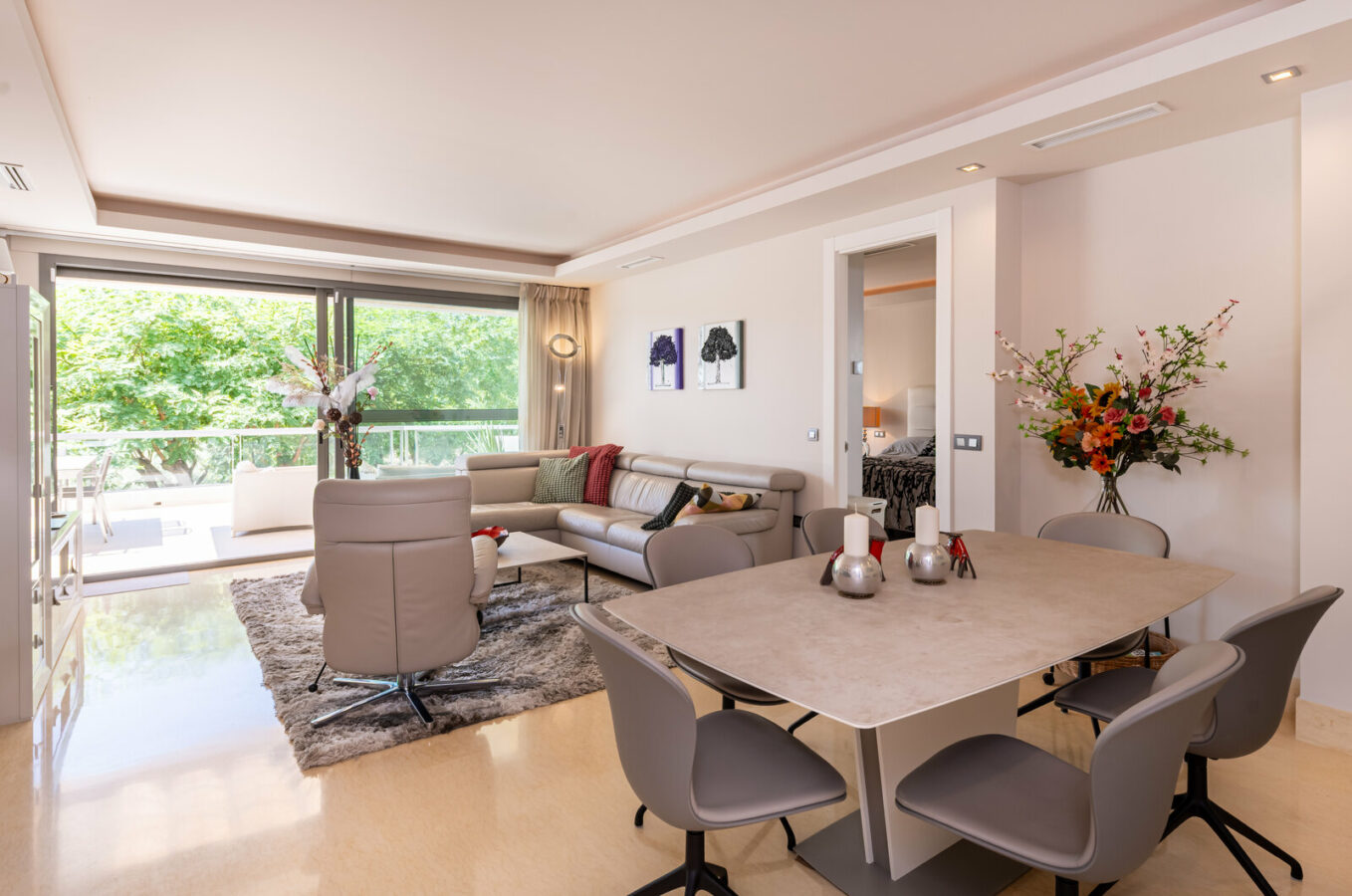 FOR SALE 🏡 Ground-Floor Three-Bedroom Apartment with 89 m² Terrace in a Gated Golf Resort – Arrayanes Golf, Benahavís 🇪🇸
