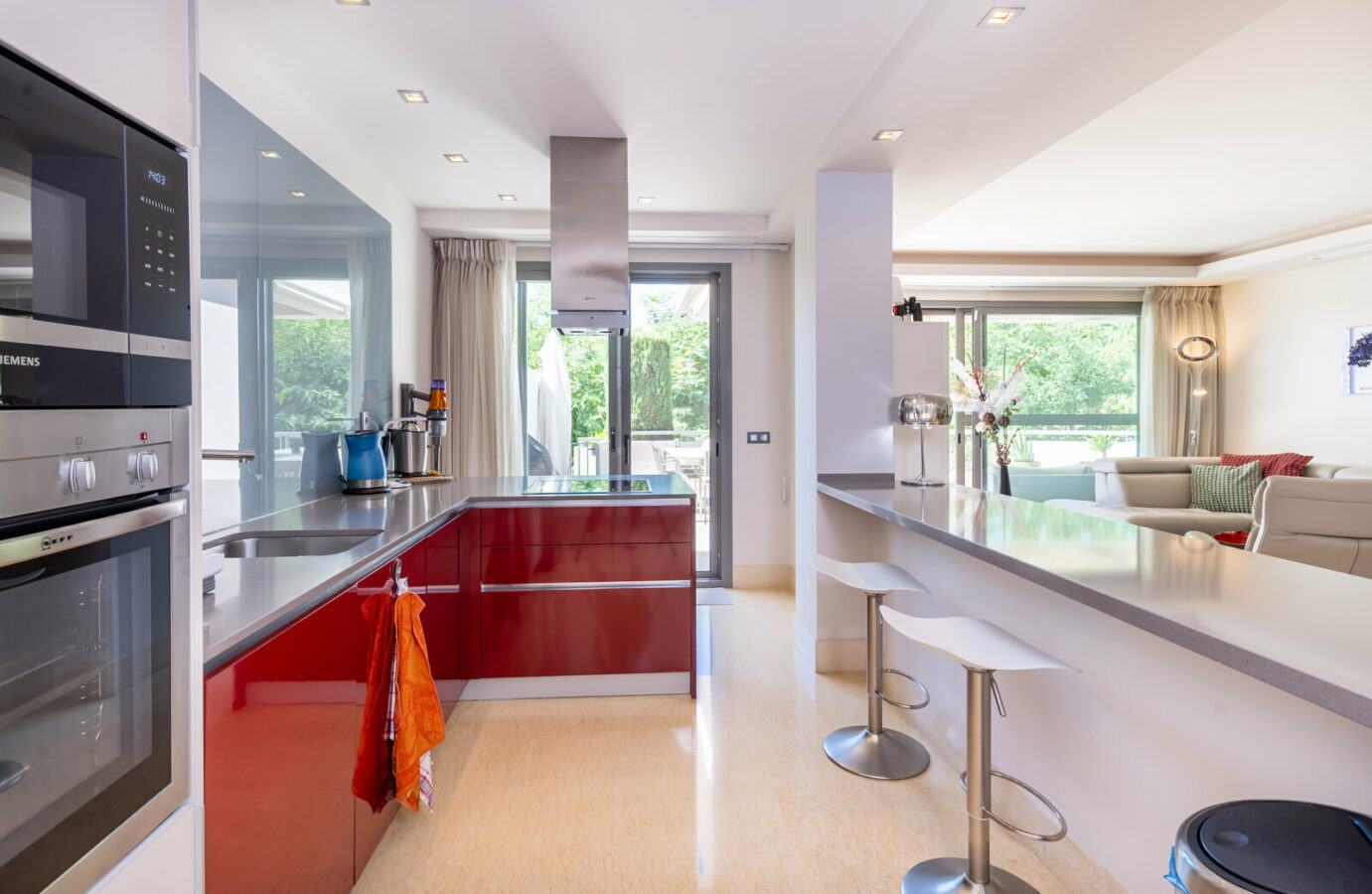 FOR SALE 🏡 Ground-Floor Three-Bedroom Apartment with 89 m² Terrace in a Gated Golf Resort – Arrayanes Golf, Benahavís 🇪🇸