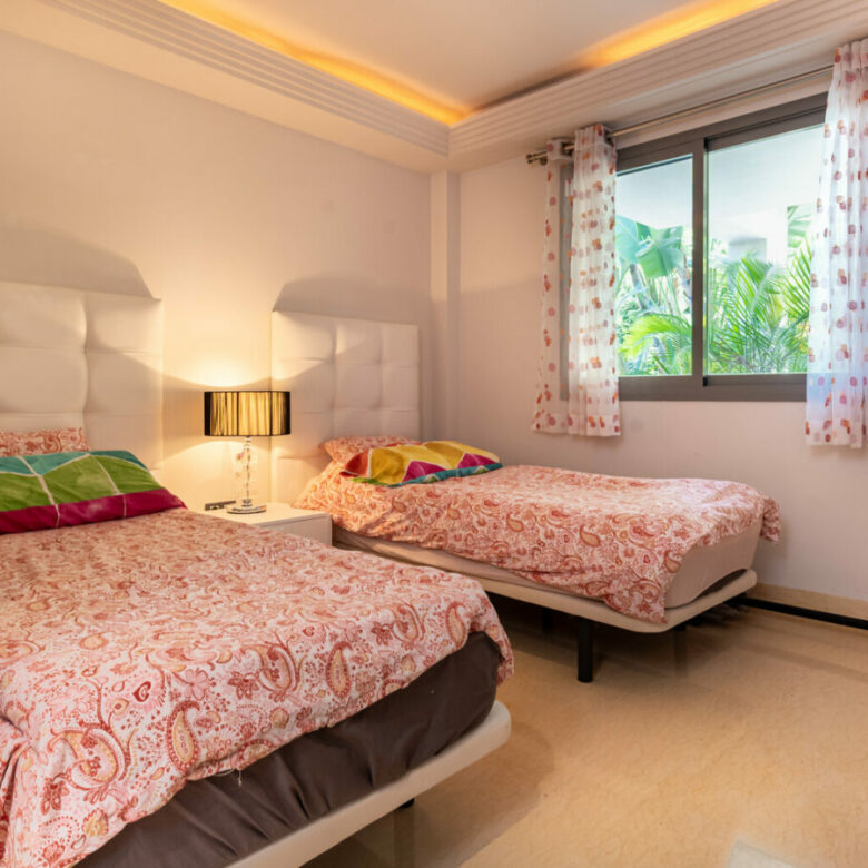 FOR SALE 🏡 Ground-Floor Three-Bedroom Apartment with 89 m² Terrace in a Gated Golf Resort – Arrayanes Golf, Benahavís 🇪🇸