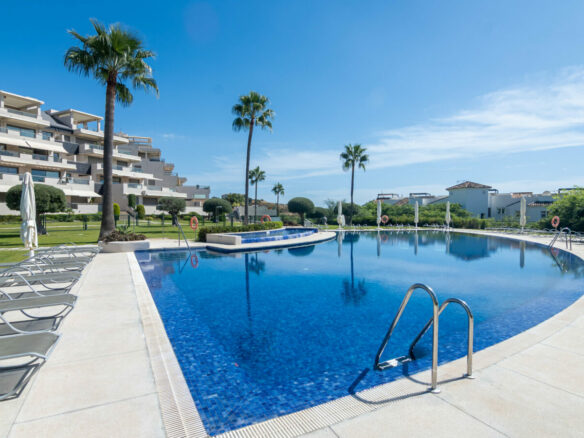 FOR SALE 🏡 Ground-Floor Three-Bedroom Apartment with 89 m² Terrace in a Gated Golf Resort – Arrayanes Golf, Benahavís 🇪🇸