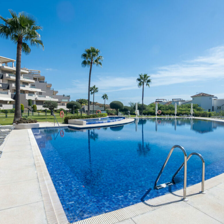 FOR SALE 🏡 Ground-Floor Three-Bedroom Apartment with 89 m² Terrace in a Gated Golf Resort – Arrayanes Golf, Benahavís 🇪🇸