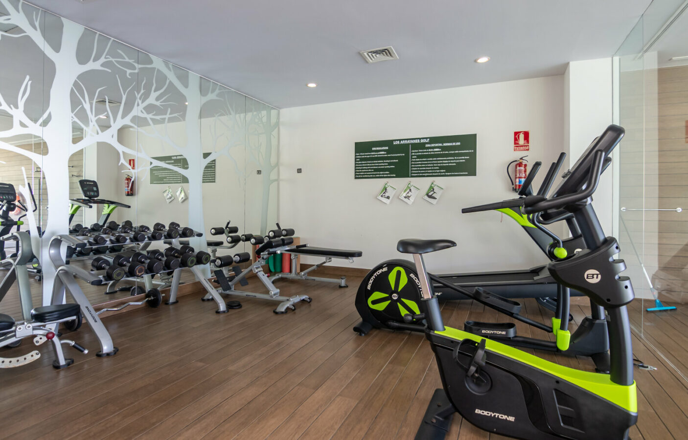 FOR SALE 🏡 Ground-Floor Three-Bedroom Apartment with 89 m² Terrace in a Gated Golf Resort – Arrayanes Golf, Benahavís 🇪🇸