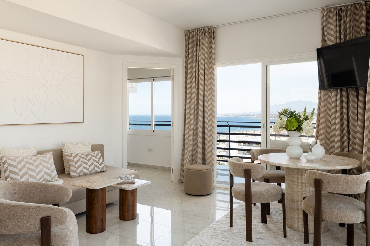 FOR SALE 🏡 Renovated Beachfront Apartment with Rental Licence, Five Minutes from the Old Town – Marbella Centro, Marbella 🇪🇸