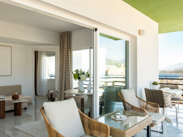 FOR SALE 🏡 Renovated Beachfront Apartment with Rental Licence, Five Minutes from the Old Town – Marbella Centro, Marbella 🇪🇸