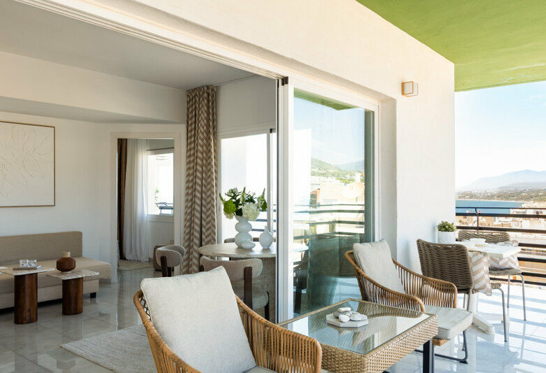 FOR SALE 🏡 Renovated Beachfront Apartment with Rental Licence, Five Minutes from the Old Town – Marbella Centro, Marbella 🇪🇸
