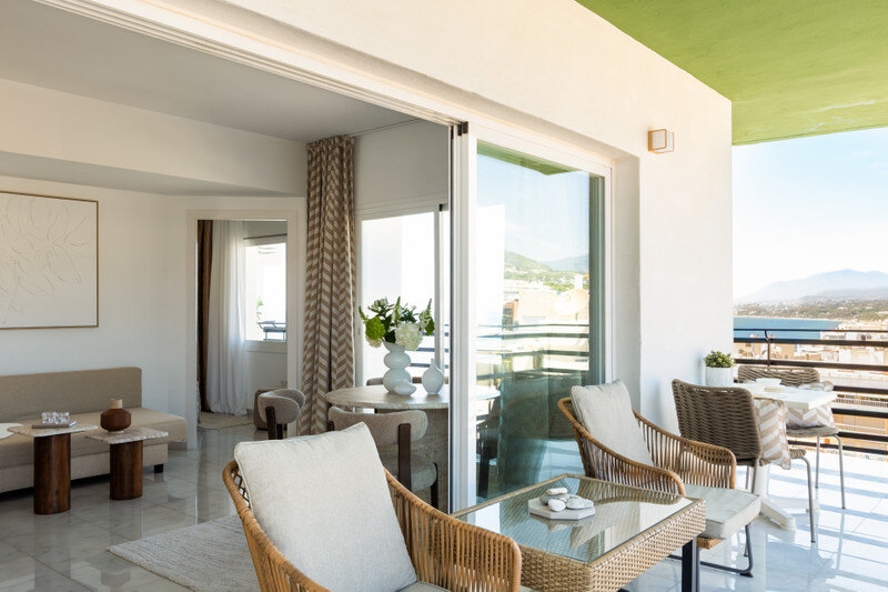 FOR SALE 🏡 Renovated Beachfront Apartment with Rental Licence, Five Minutes from the Old Town – Marbella Centro, Marbella 🇪🇸