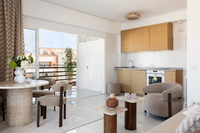FOR SALE 🏡 Renovated Beachfront Apartment with Rental Licence, Five Minutes from the Old Town – Marbella Centro, Marbella 🇪🇸