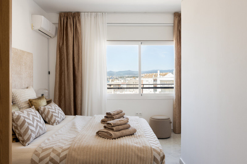 FOR SALE 🏡 Renovated Beachfront Apartment with Rental Licence, Five Minutes from the Old Town – Marbella Centro, Marbella 🇪🇸