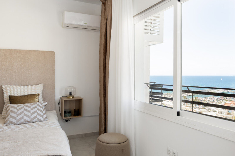 FOR SALE 🏡 Renovated Beachfront Apartment with Rental Licence, Five Minutes from the Old Town – Marbella Centro, Marbella 🇪🇸
