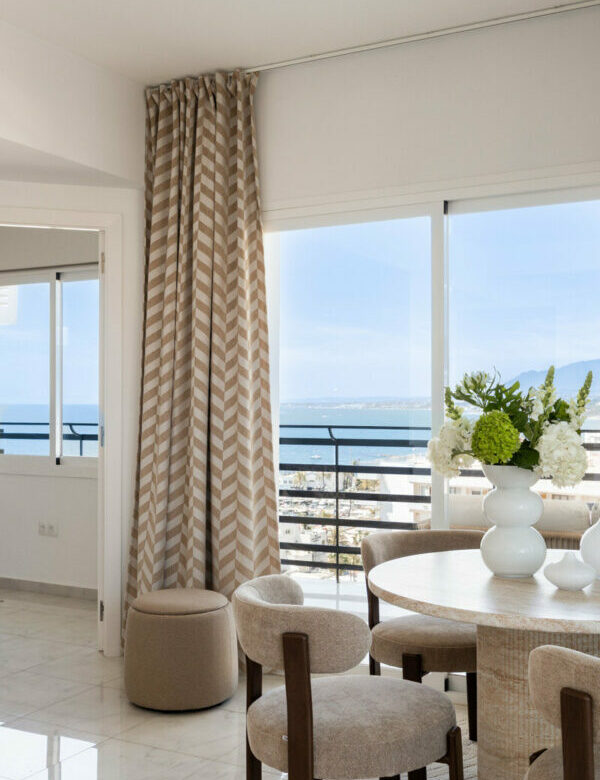 FOR SALE 🏡 Renovated Beachfront Apartment with Rental Licence, Five Minutes from the Old Town – Marbella Centro, Marbella 🇪🇸