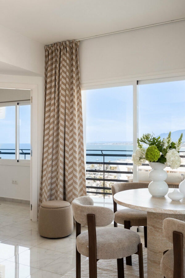 FOR SALE 🏡 Renovated Beachfront Apartment with Rental Licence, Five Minutes from the Old Town – Marbella Centro, Marbella 🇪🇸