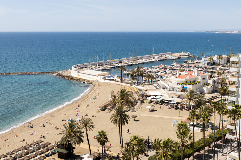 FOR SALE 🏡 Renovated Beachfront Apartment with Rental Licence, Five Minutes from the Old Town – Marbella Centro, Marbella 🇪🇸