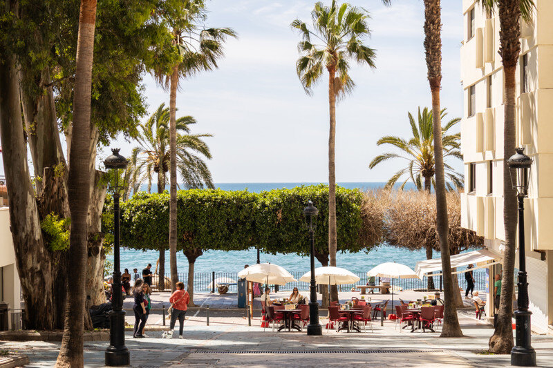 FOR SALE 🏡 Renovated Beachfront Apartment with Rental Licence, Five Minutes from the Old Town – Marbella Centro, Marbella 🇪🇸