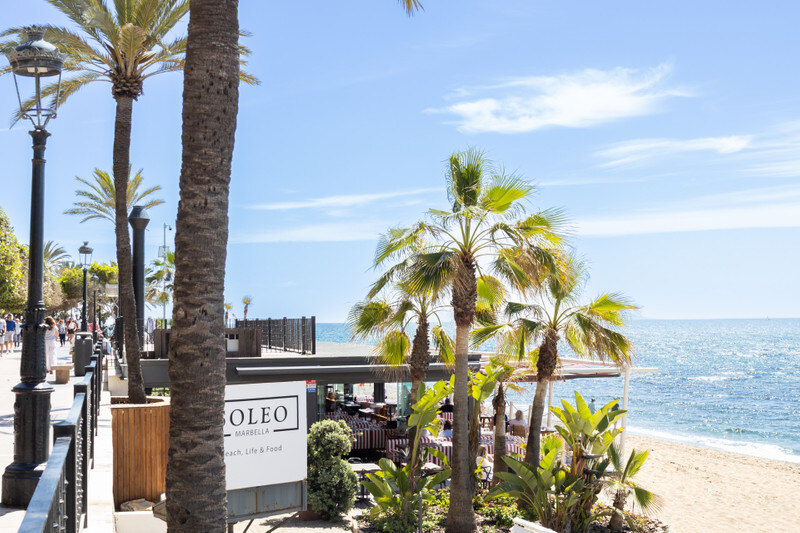 FOR SALE 🏡 Renovated Beachfront Apartment with Rental Licence, Five Minutes from the Old Town – Marbella Centro, Marbella 🇪🇸
