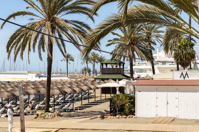 FOR SALE 🏡 Renovated Beachfront Apartment with Rental Licence, Five Minutes from the Old Town – Marbella Centro, Marbella 🇪🇸
