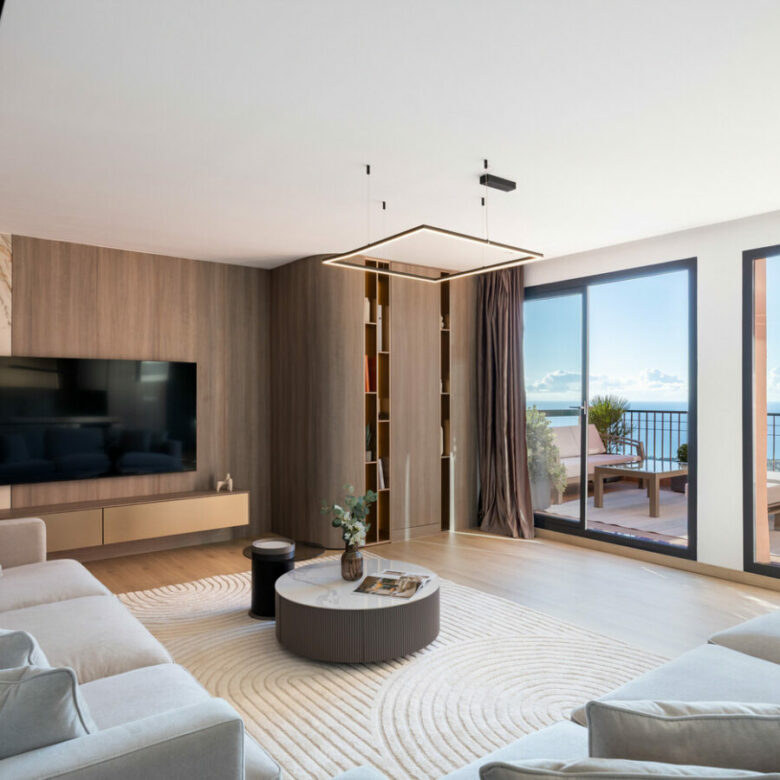 FOR SALE 🏡 Three-Bedroom Residence with 270° Sea Views, Two Terraces and Jacuzzi – Calahonda, Mijas Costa 🇪🇸