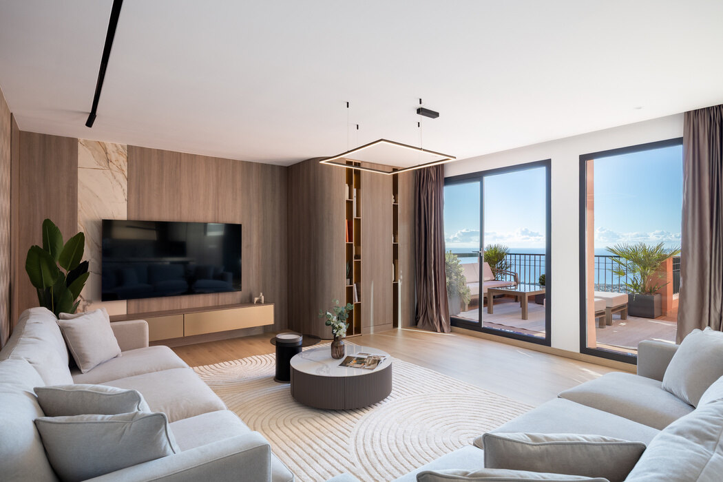 FOR SALE 🏡 Three-Bedroom Residence with 270° Sea Views, Two Terraces and Jacuzzi – Calahonda, Mijas Costa 🇪🇸