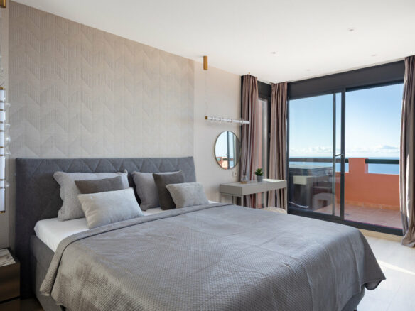 FOR SALE 🏡 Three-Bedroom Residence with 270° Sea Views, Two Terraces and Jacuzzi – Calahonda, Mijas Costa 🇪🇸