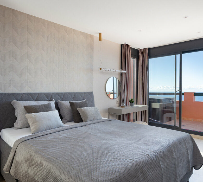 FOR SALE 🏡 Three-Bedroom Residence with 270° Sea Views, Two Terraces and Jacuzzi – Calahonda, Mijas Costa 🇪🇸
