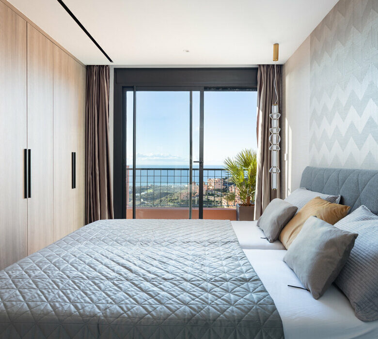 FOR SALE 🏡 Three-Bedroom Residence with 270° Sea Views, Two Terraces and Jacuzzi – Calahonda, Mijas Costa 🇪🇸
