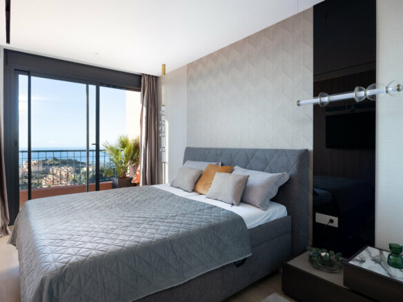 FOR SALE 🏡 Three-Bedroom Residence with 270° Sea Views, Two Terraces and Jacuzzi – Calahonda, Mijas Costa 🇪🇸