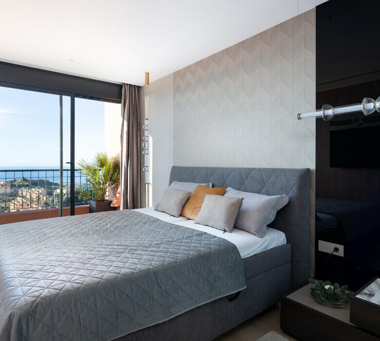 FOR SALE 🏡 Three-Bedroom Residence with 270° Sea Views, Two Terraces and Jacuzzi – Calahonda, Mijas Costa 🇪🇸