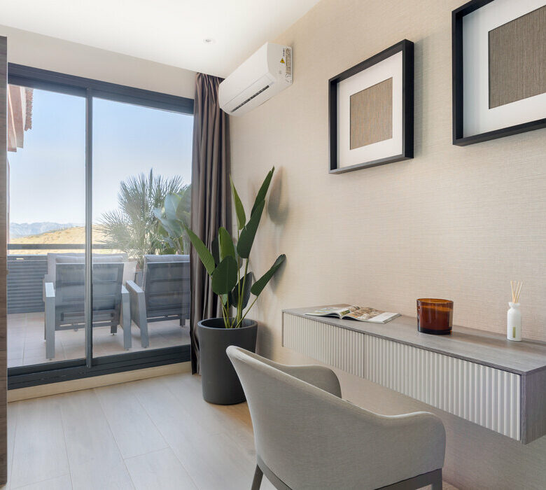 FOR SALE 🏡 Three-Bedroom Residence with 270° Sea Views, Two Terraces and Jacuzzi – Calahonda, Mijas Costa 🇪🇸