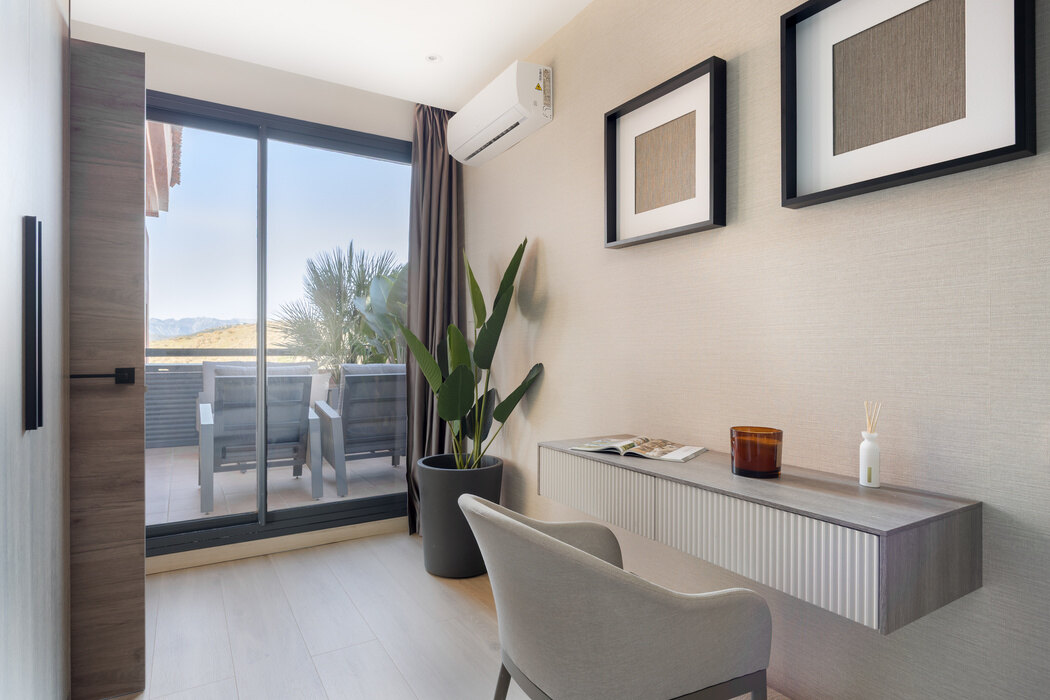 FOR SALE 🏡 Three-Bedroom Residence with 270° Sea Views, Two Terraces and Jacuzzi – Calahonda, Mijas Costa 🇪🇸