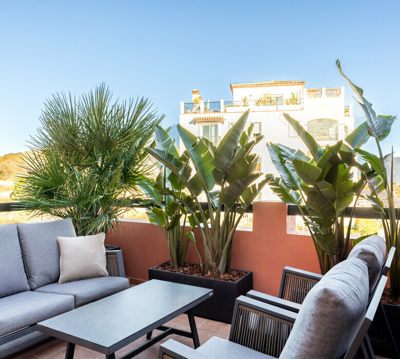 FOR SALE 🏡 Three-Bedroom Residence with 270° Sea Views, Two Terraces and Jacuzzi – Calahonda, Mijas Costa 🇪🇸