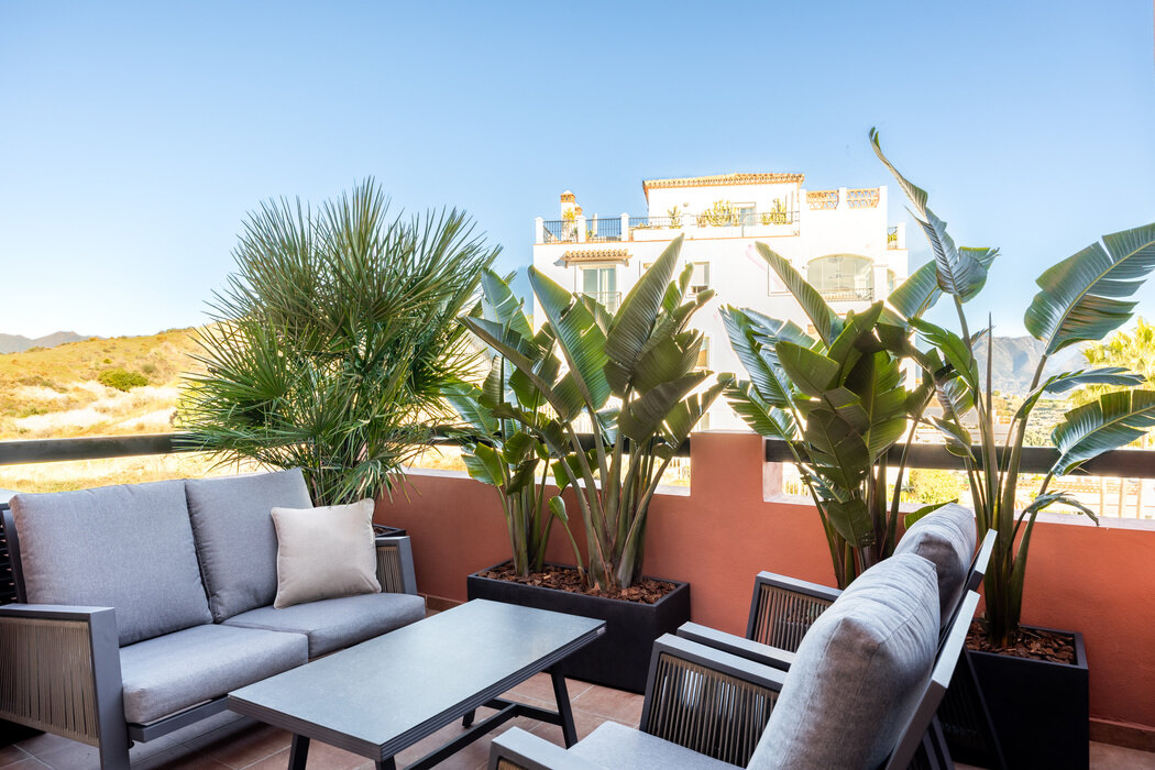 FOR SALE 🏡 Three-Bedroom Residence with 270° Sea Views, Two Terraces and Jacuzzi – Calahonda, Mijas Costa 🇪🇸