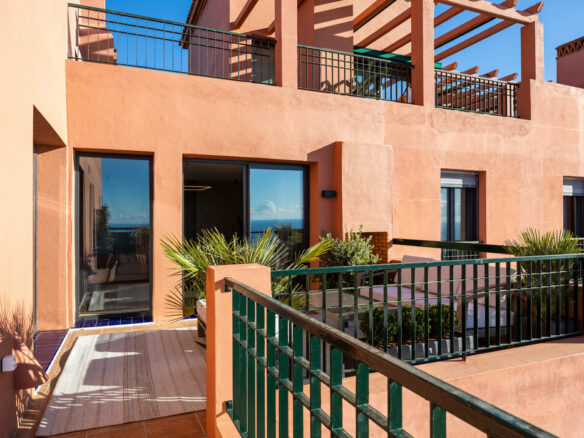FOR SALE 🏡 Three-Bedroom Residence with 270° Sea Views, Two Terraces and Jacuzzi – Calahonda, Mijas Costa 🇪🇸