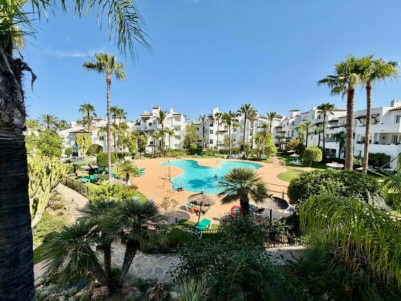 FOR SALE 🏡 Renovated Two-Bedroom Apartment with Private Beach Access – Costalita, Estepona 🇪🇸