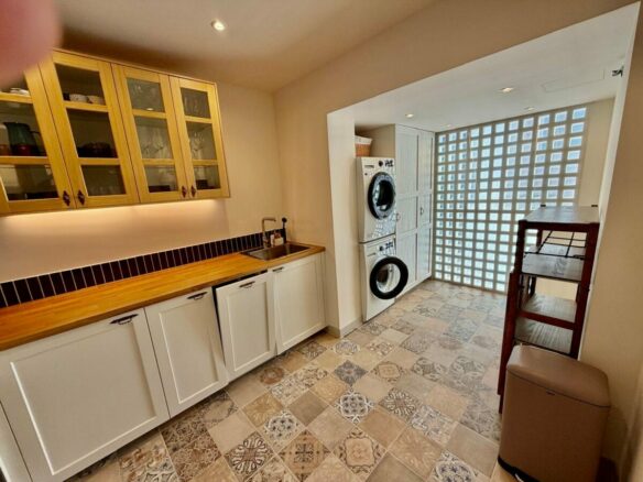 FOR SALE 🏡 Renovated Two-Bedroom Apartment with Private Beach Access – Costalita, Estepona 🇪🇸