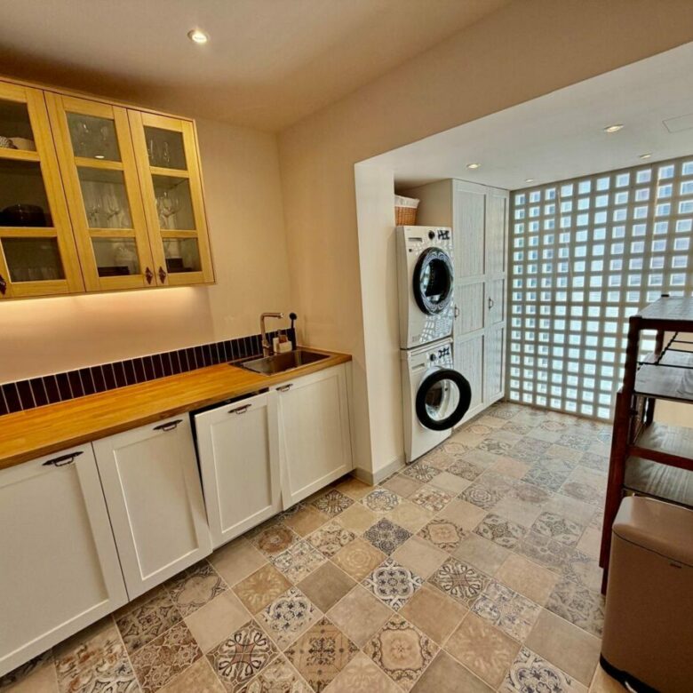 FOR SALE 🏡 Renovated Two-Bedroom Apartment with Private Beach Access – Costalita, Estepona 🇪🇸