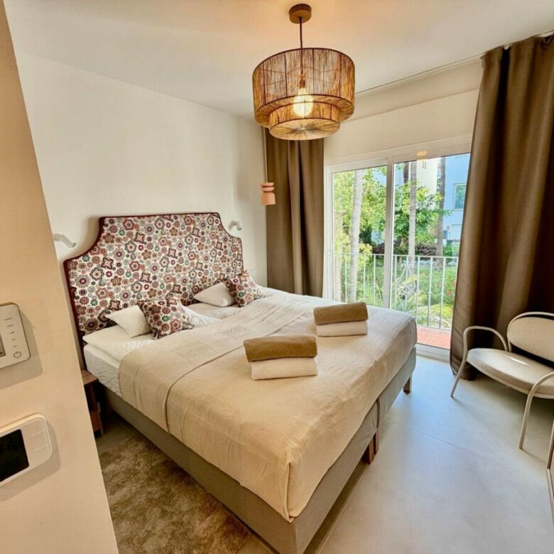 FOR SALE 🏡 Renovated Two-Bedroom Apartment with Private Beach Access – Costalita, Estepona 🇪🇸