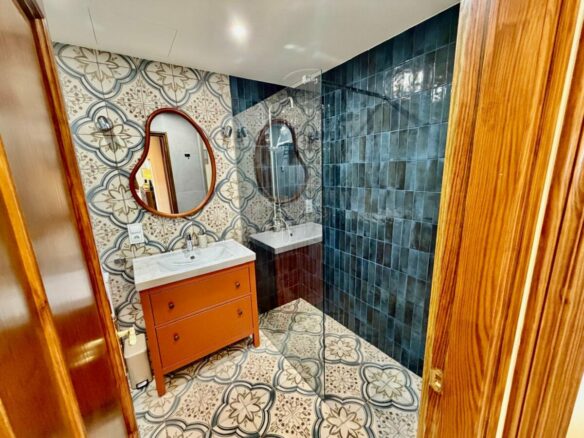 FOR SALE 🏡 Renovated Two-Bedroom Apartment with Private Beach Access – Costalita, Estepona 🇪🇸