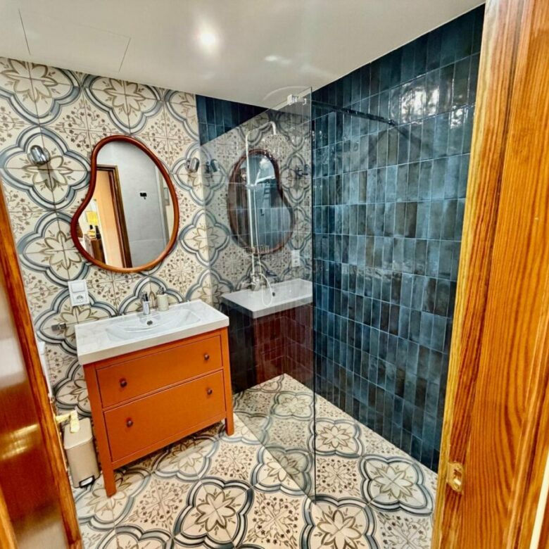 FOR SALE 🏡 Renovated Two-Bedroom Apartment with Private Beach Access – Costalita, Estepona 🇪🇸