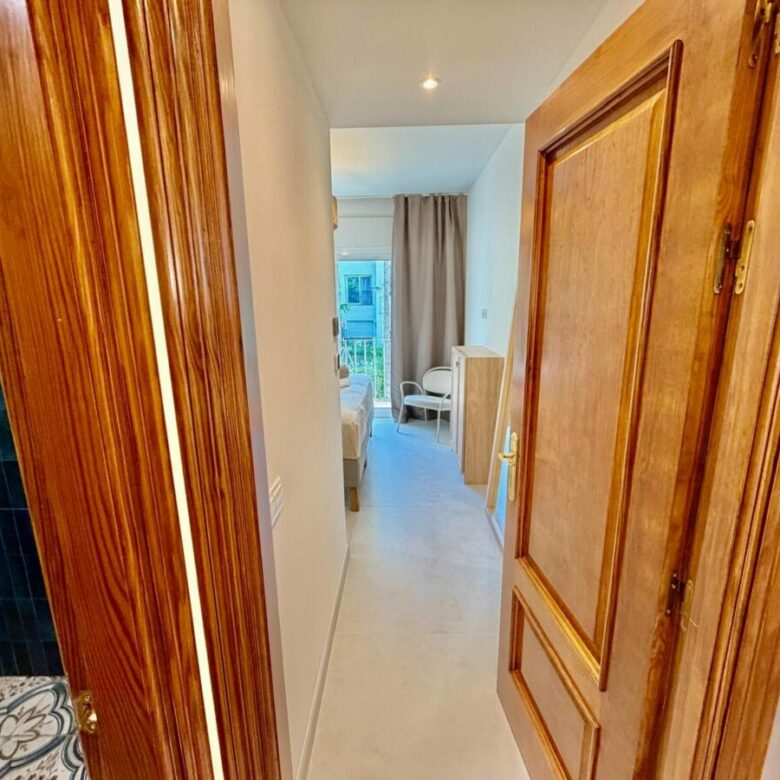 FOR SALE 🏡 Renovated Two-Bedroom Apartment with Private Beach Access – Costalita, Estepona 🇪🇸
