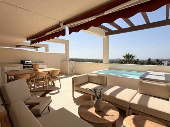 FOR SALE 🏡 Refurbished Three-Bedroom Apartment with Panoramic Sea Views – Nueva Andalucía, Marbella 🇪🇸