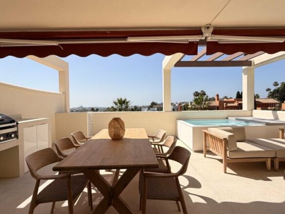 FOR SALE 🏡 Refurbished Three-Bedroom Apartment with Panoramic Sea Views – Nueva Andalucía, Marbella 🇪🇸