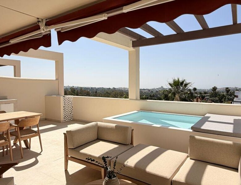 FOR SALE 🏡 Refurbished Three-Bedroom Apartment with Panoramic Sea Views – Nueva Andalucía, Marbella 🇪🇸