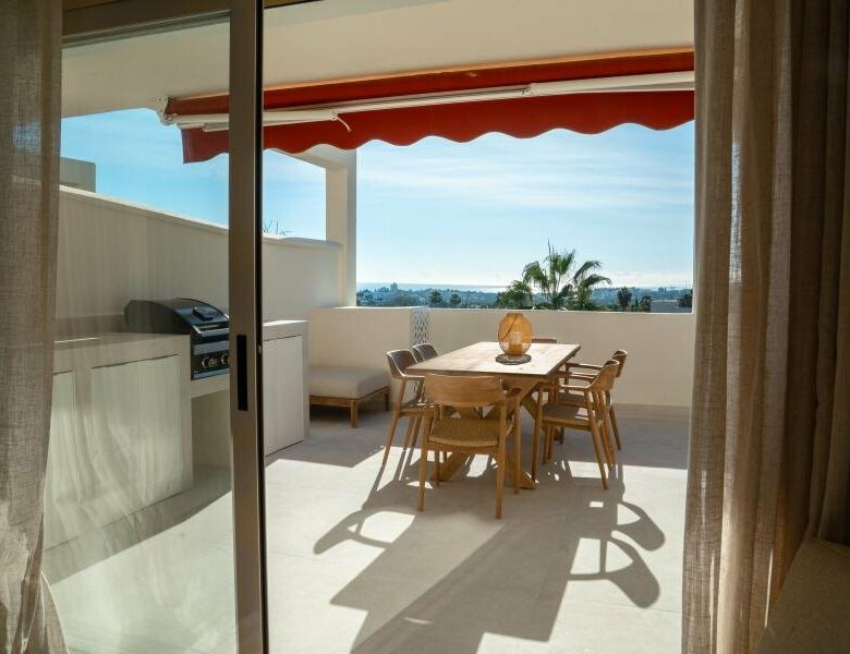 FOR SALE 🏡 Refurbished Three-Bedroom Apartment with Panoramic Sea Views – Nueva Andalucía, Marbella 🇪🇸