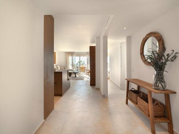 FOR SALE 🏡 Refurbished Three-Bedroom Apartment with Panoramic Sea Views – Nueva Andalucía, Marbella 🇪🇸