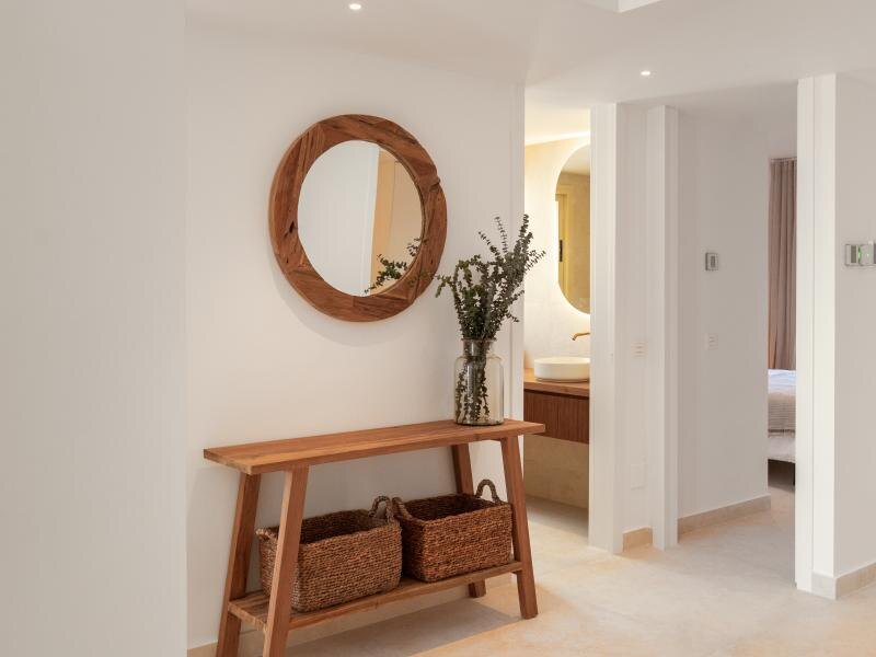 FOR SALE 🏡 Refurbished Three-Bedroom Apartment with Panoramic Sea Views – Nueva Andalucía, Marbella 🇪🇸