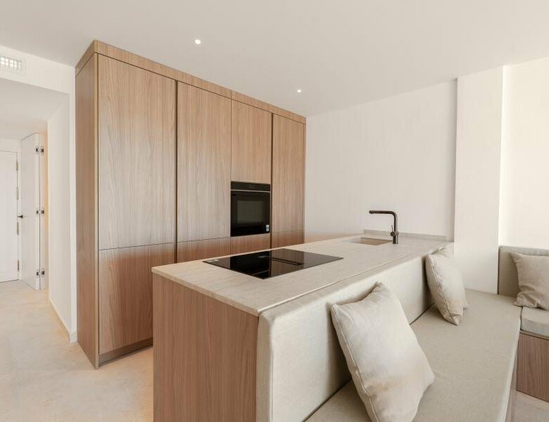 FOR SALE 🏡 Refurbished Three-Bedroom Apartment with Panoramic Sea Views – Nueva Andalucía, Marbella 🇪🇸