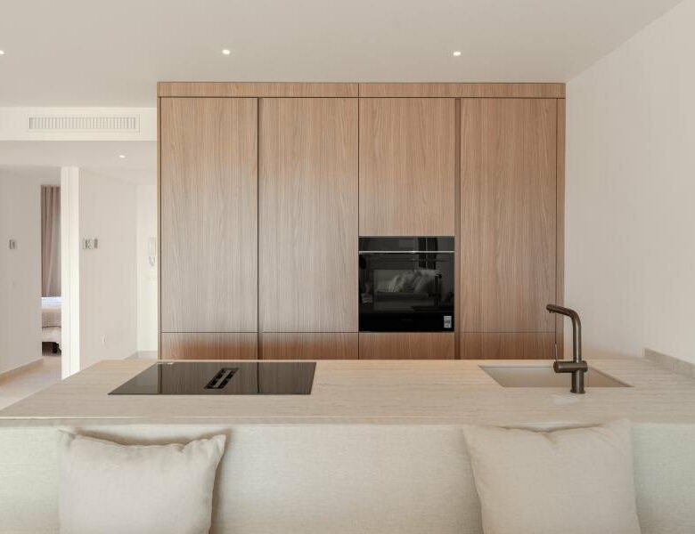 FOR SALE 🏡 Refurbished Three-Bedroom Apartment with Panoramic Sea Views – Nueva Andalucía, Marbella 🇪🇸