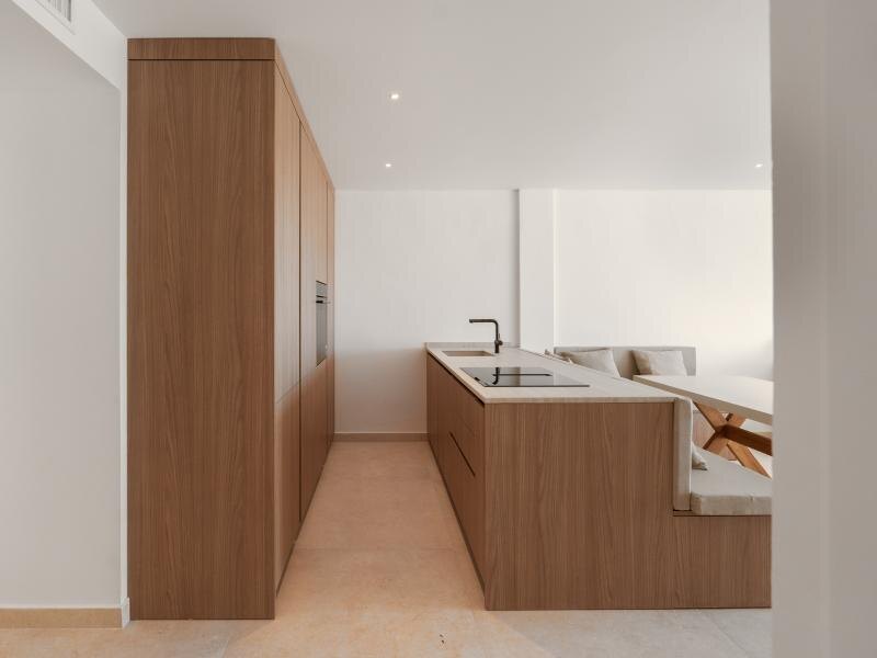 FOR SALE 🏡 Refurbished Three-Bedroom Apartment with Panoramic Sea Views – Nueva Andalucía, Marbella 🇪🇸